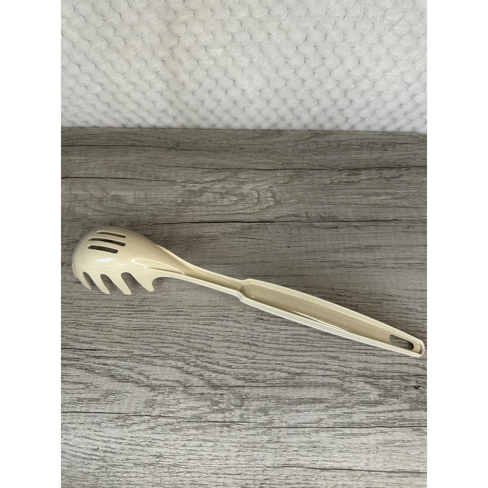 Vintage EKCO Pasta Server Fork Slotted Spoon Almond Cream Nylon‎ USA Made 11